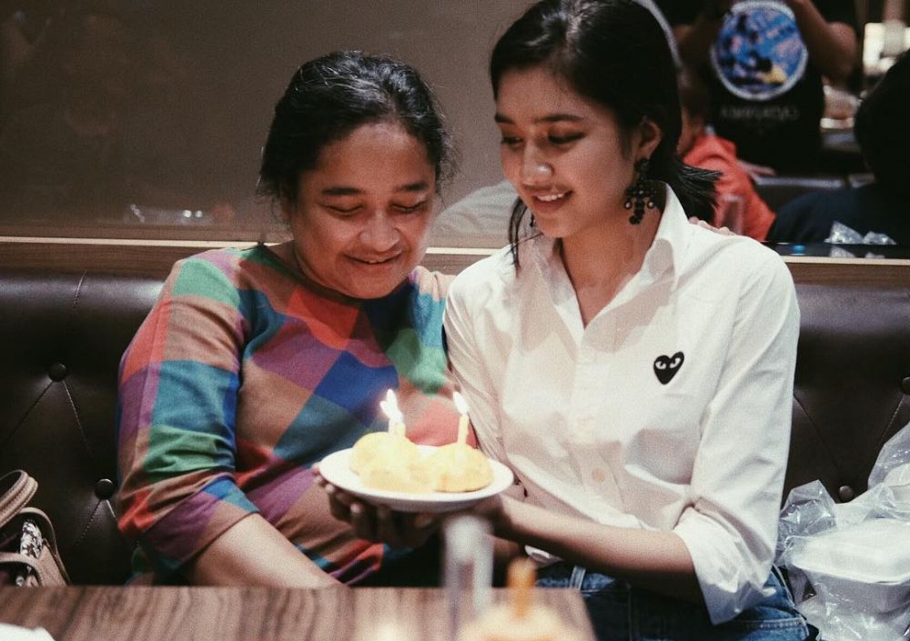 12 Potret kenangan Mikha Tambayong dan mendiang mama