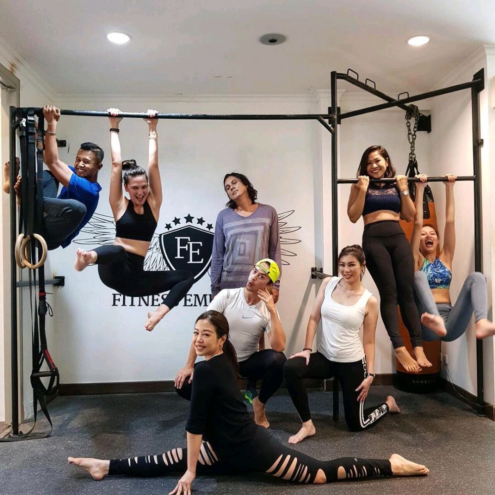 11 Potret Luna Maya keringetan saat olahraga, bikin susah kedip