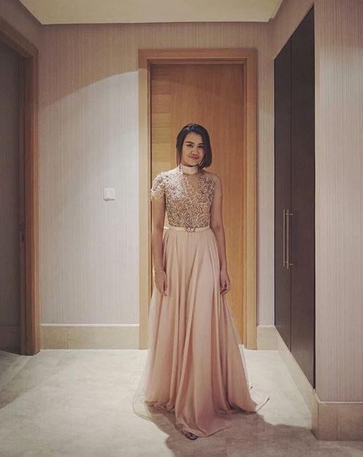 Sering tampil kasual, ini 7 potret Aaliyah Massaid kenakan gaun