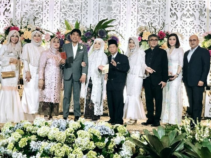 8 Potret pernikahan Pinky, kakak Maia Estianty yang memesona