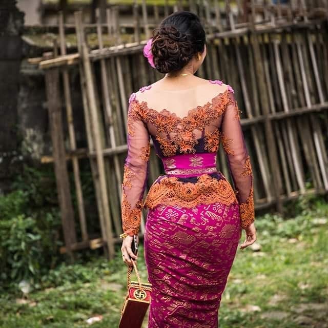 Cewek Bali ini punya pinggang super ramping, 7 potretnya bikin iri