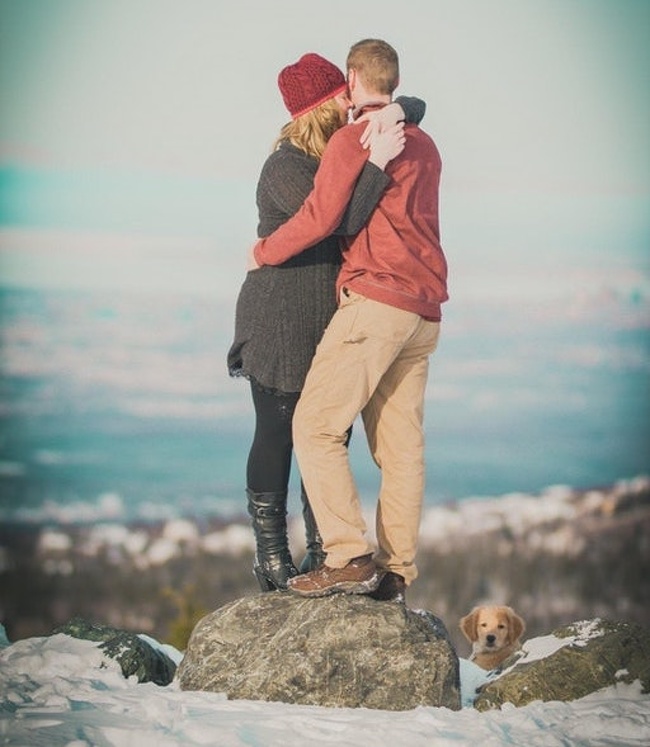 12 Foto  couple ini gagal romantis kalau di zoom kocak