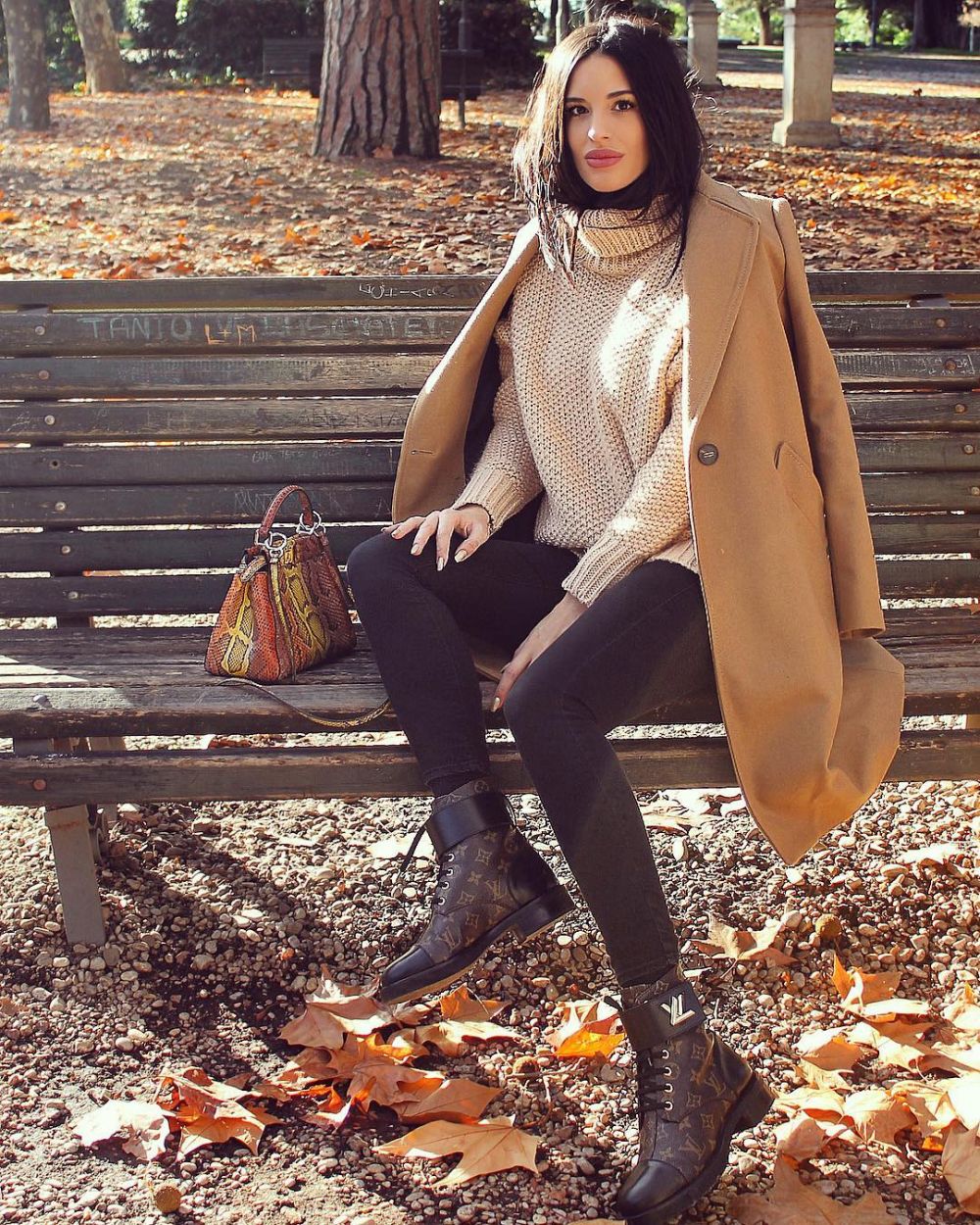 10 Potret istri Felipe Caicedo, model cantik sering pamer kemewahan