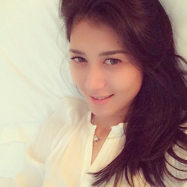 10 Pesona Livy Andriany, artis yang terjun jadi caleg