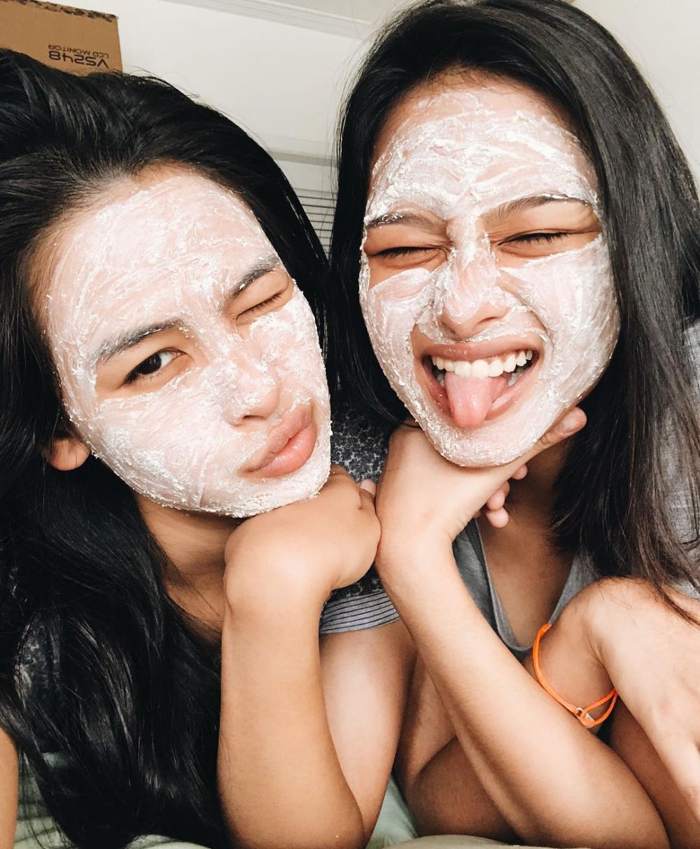 13 Potret kebersamaan Maudy Ayunda & Amanda, sibling goals abis