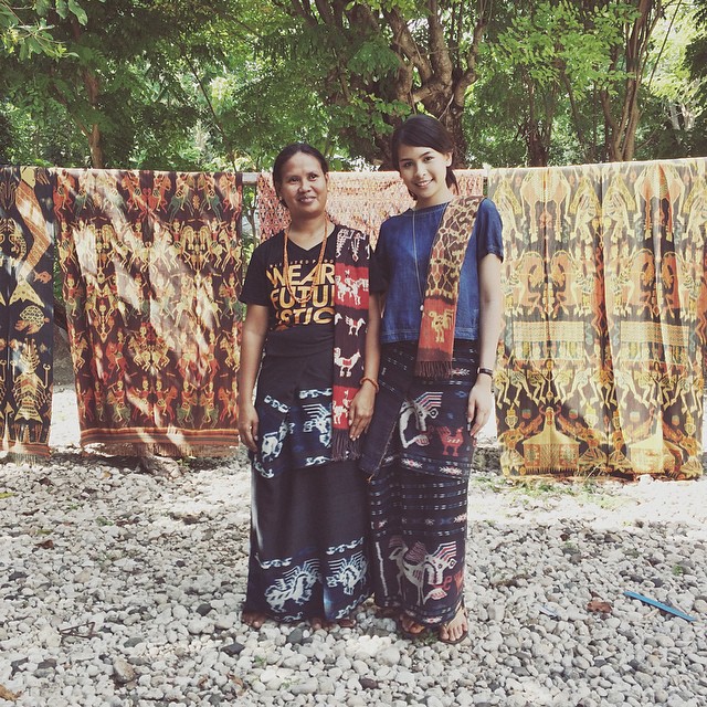 15  Gaya memesona Maudy Ayunda dalam balutan kain etnik