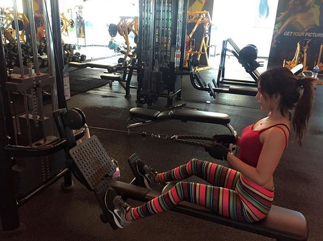 10 Foto DJ Verny Hasan, cewek yang bermasalah soal tes DNA anak