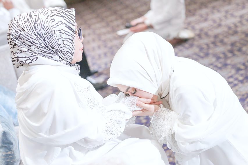 6 Momen pengajian Syahrini-Reino jelang menikah, berurai air mata