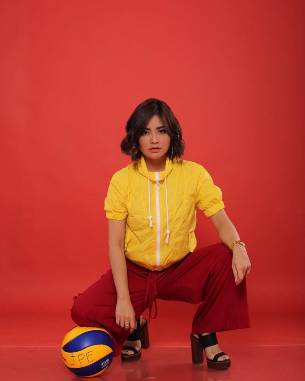 Syahrini & 12 penyanyi ini jatuh ke pelukan pengusaha