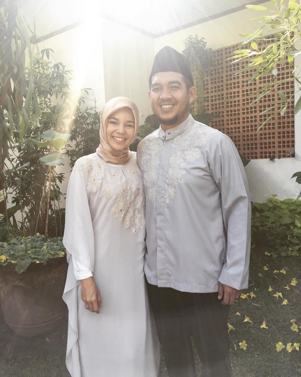 Syahrini & 12 penyanyi ini jatuh ke pelukan pengusaha