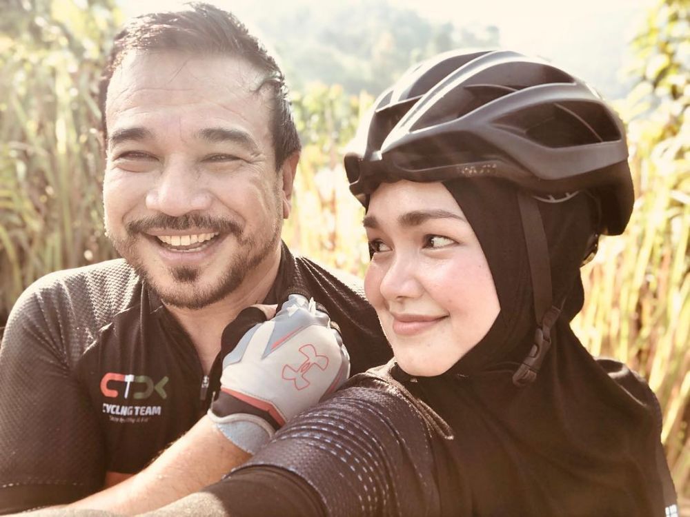 Syahrini & 12 penyanyi ini jatuh ke pelukan pengusaha