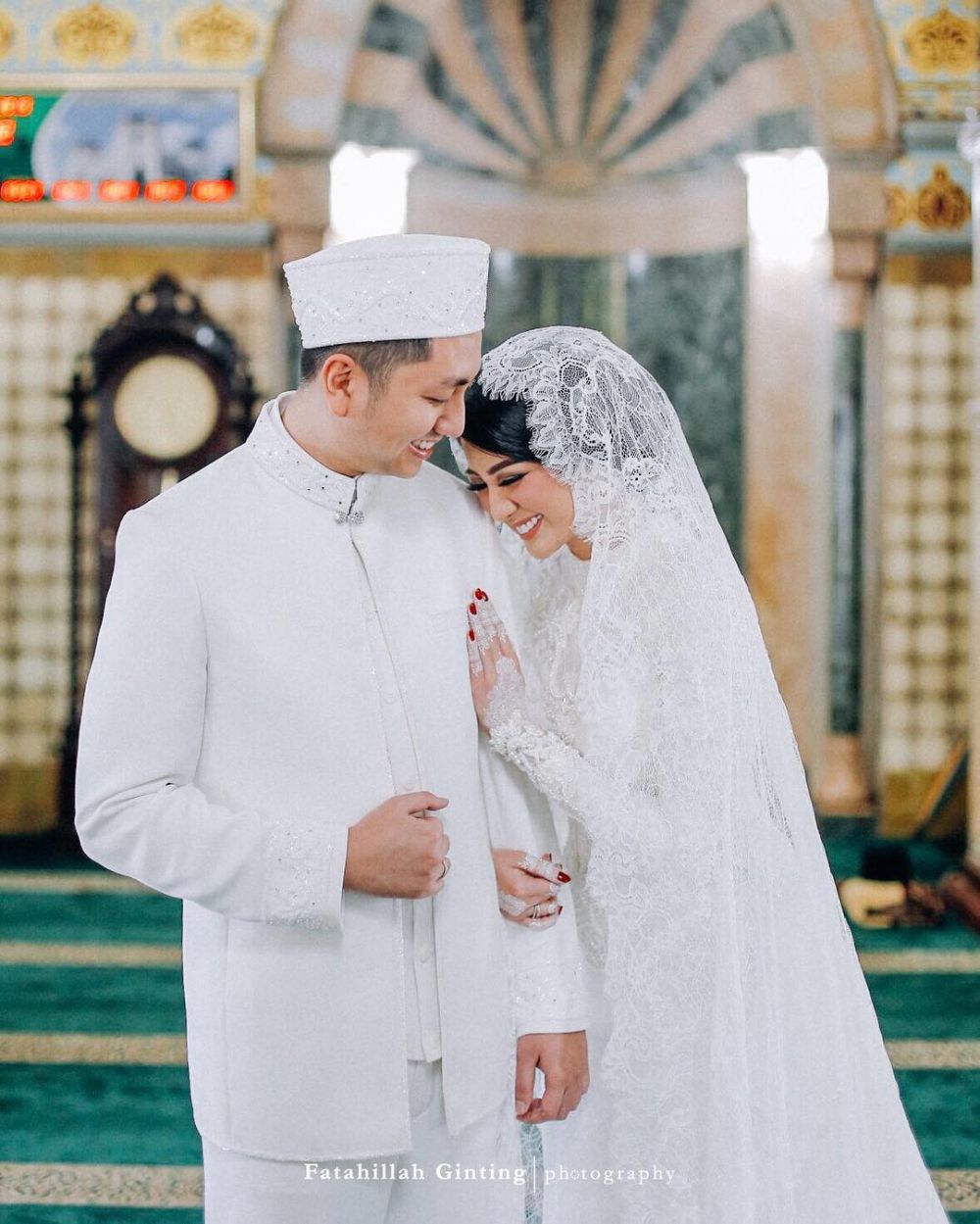 Potret mesra 9 seleb yang menikah di awal 2019, bikin baper