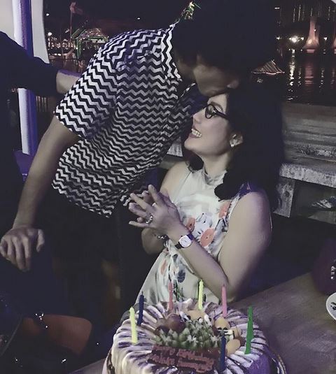 Jarang terekspos, ini 5 potret kedekatan Denny Sumargo & ibunya