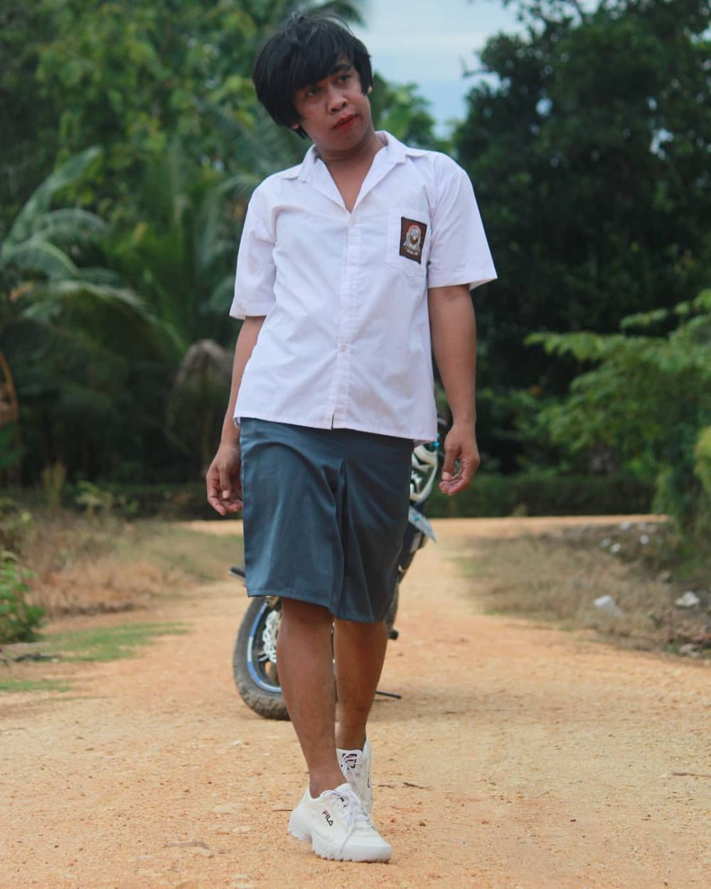 Instagram 8 seleb ini di-unfollow Syahrini, termasuk Hotman Paris