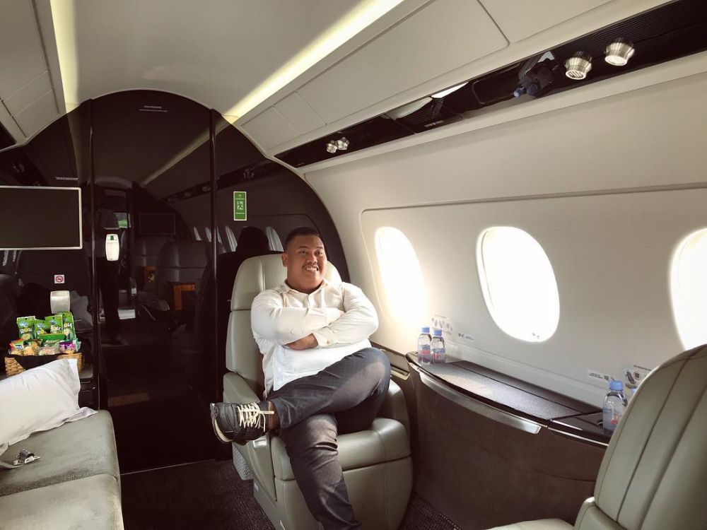 Instagram 8 seleb ini di-unfollow Syahrini, termasuk Hotman Paris