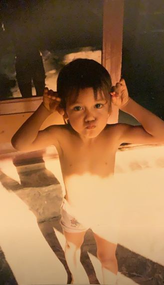 10 Potret masa kecil Luna Maya, ngegemesin banget