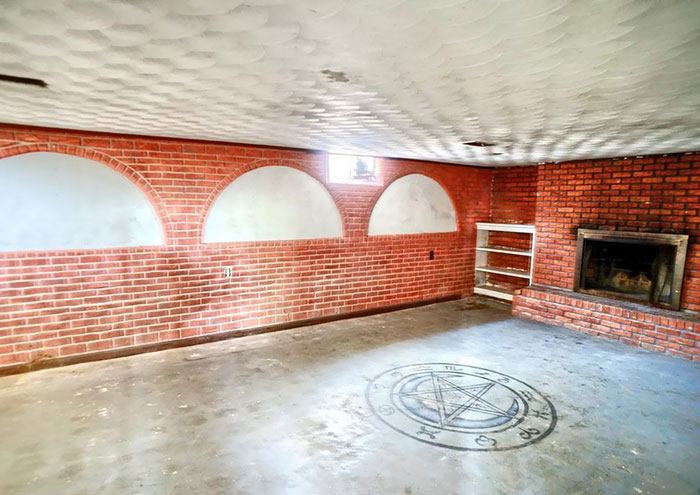 10 Foto ruang menyeramkan ditemukan agen perumahan, bikin merinding