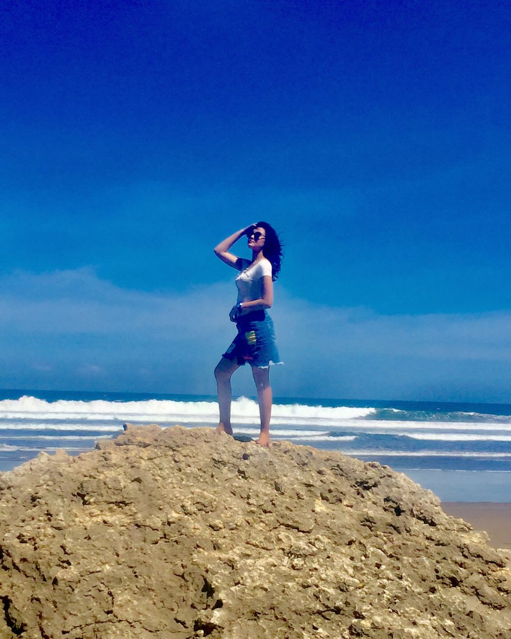 7 Pesona Talitha Curtis, pemeran Nyi Roro Kidul saat main di pantai