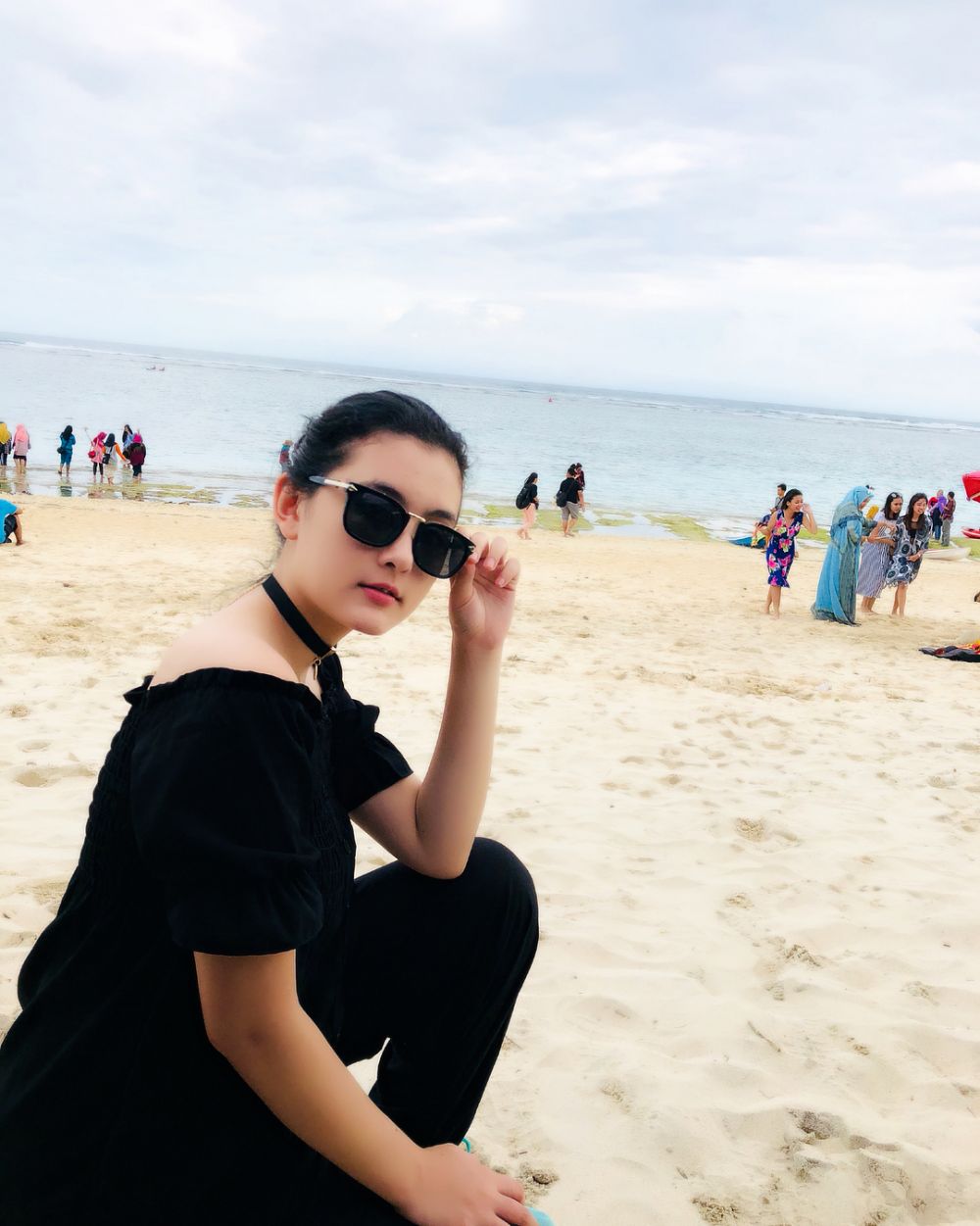 7 Pesona Talitha Curtis, pemeran Nyi Roro Kidul saat main di pantai