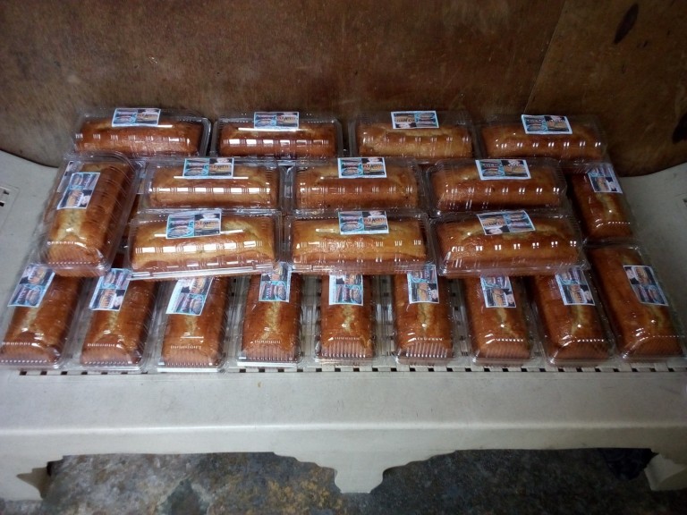 Kisah haru pria berjualan kue demi biaya transplantasi hati anaknya