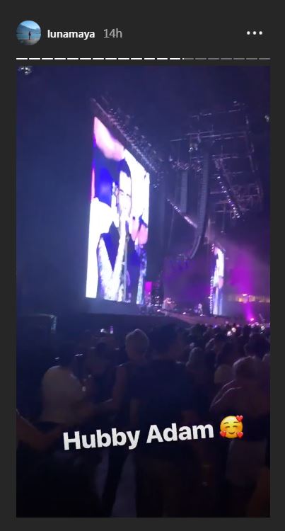 Luna Maya nonton konser Maroon 5 usai umrah, jadi obat galau?