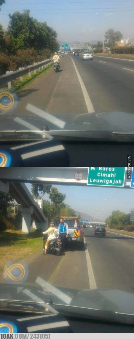 12 Potret orang Indonesia jadi penguasa jalanan, bikin senyum kesel