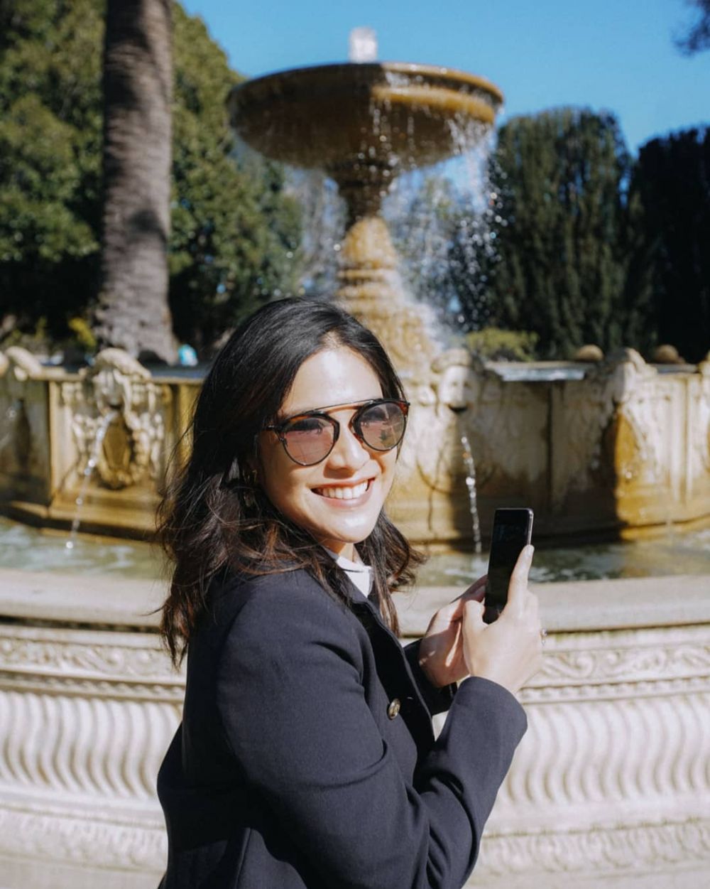 Tips foto Outfit of The Day yang keren ala Dian Sastro