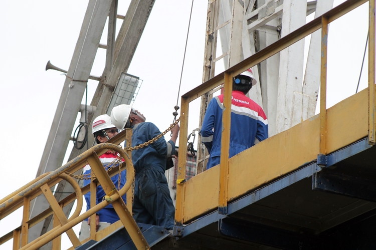 Perempuan ini 15 tahun bergelut di dunia pria, ngurusin “emas hitam"