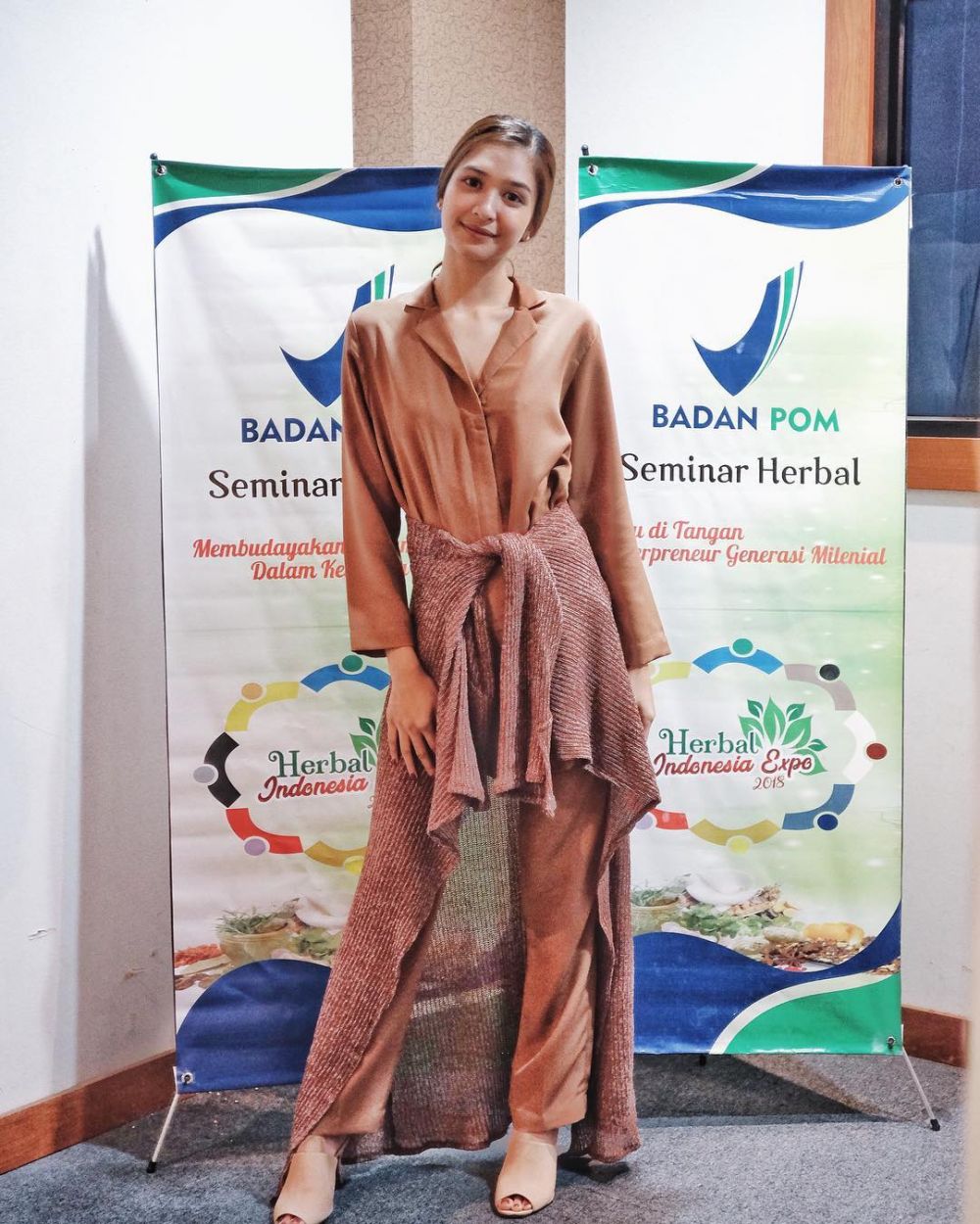 10 Seleb ini badannya dinilai terlalu kurus, terbaru Agnez Mo