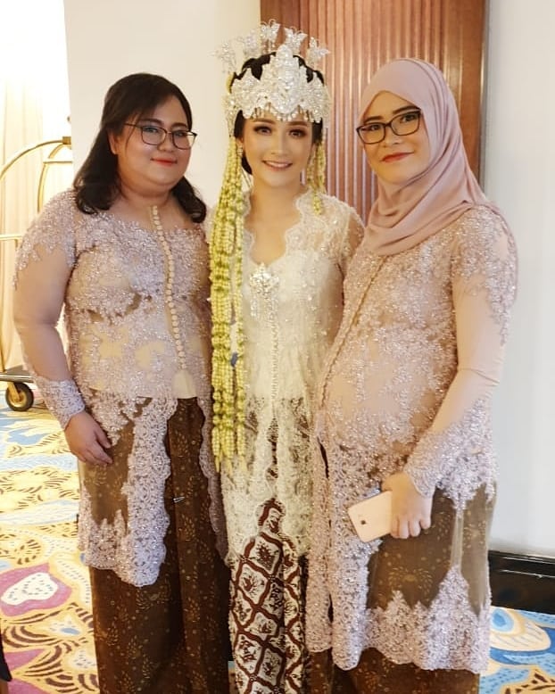 10 Momen pernikahan Kinal eks JKT48, usung dua adat sekaligus