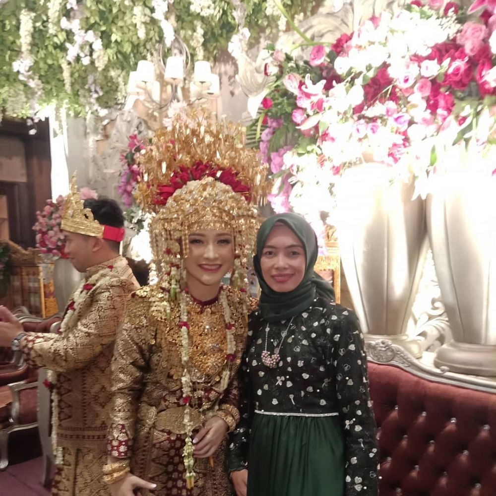 10 Momen pernikahan Kinal eks JKT48, usung dua adat sekaligus