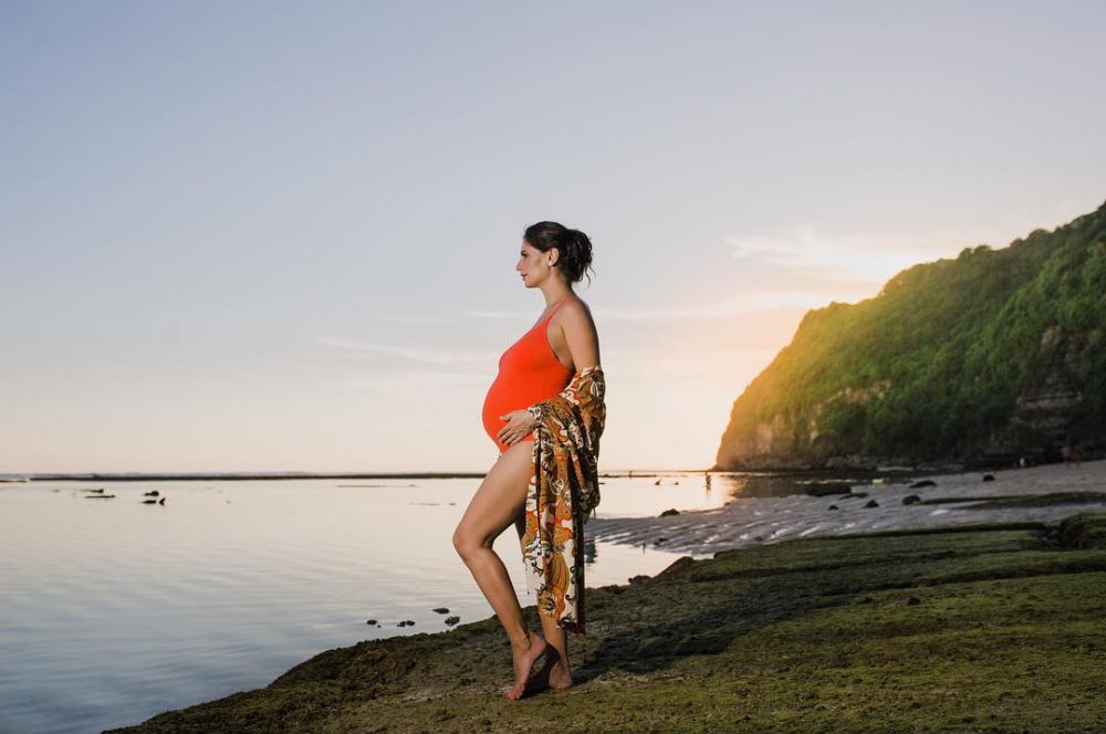 10 Potret Marrisa Nasution di pantai, pesonanya memikat