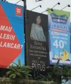 Viral, cowok putusin pacarnya lewat baliho besar