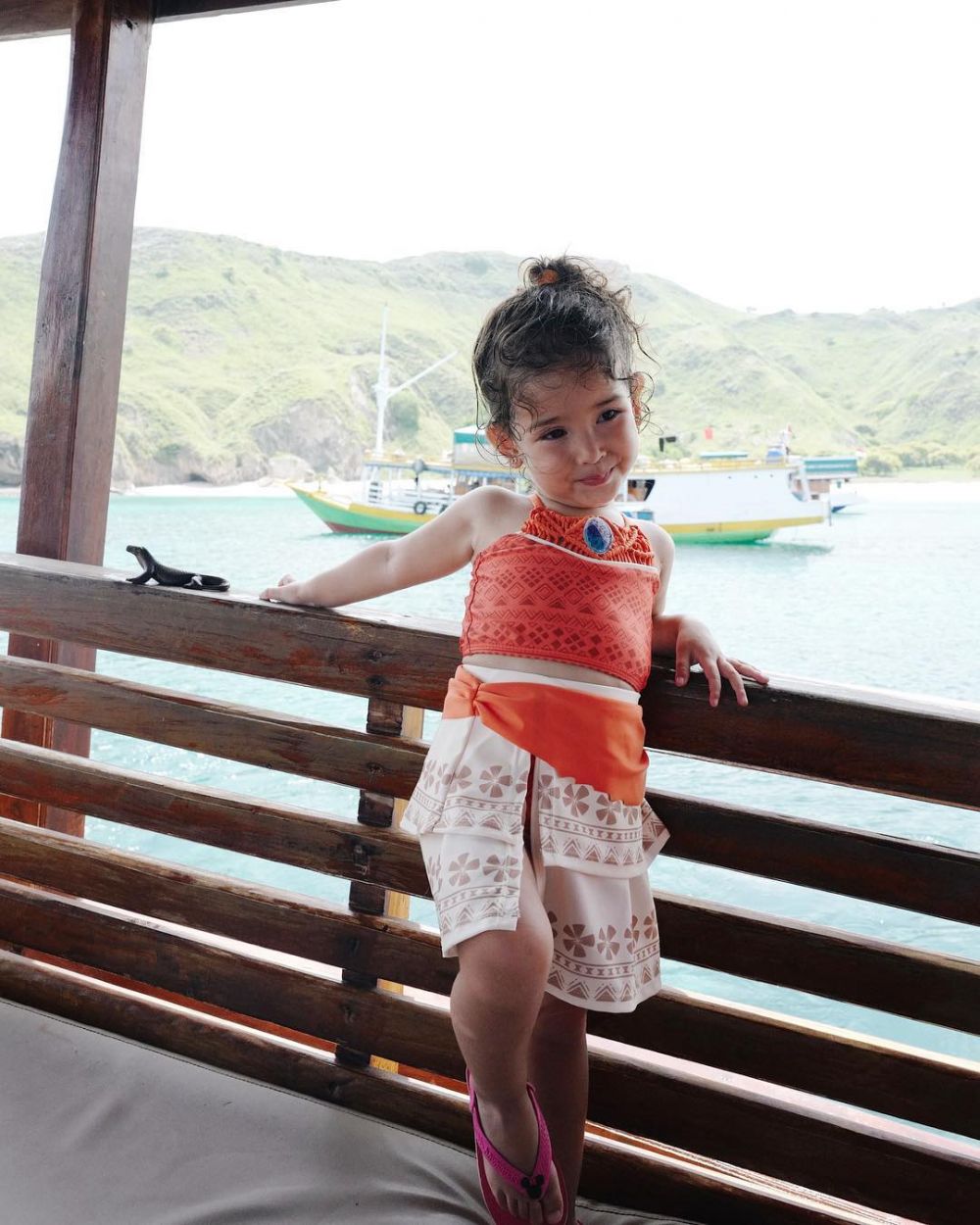 8 Gaya imut Seraphina putri Yasmine Wildblood pakai kostum princess