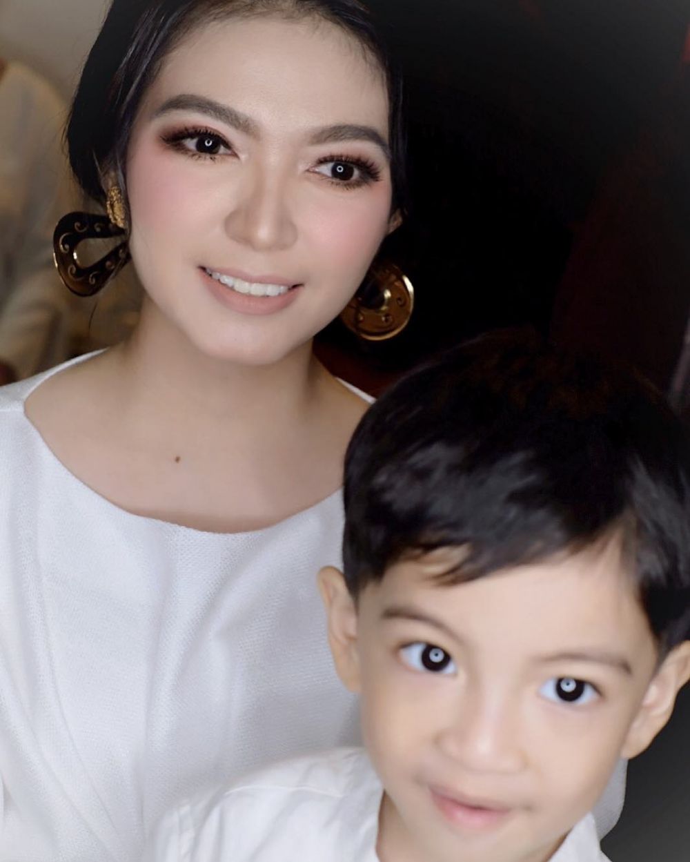 7 Momen pemotretan Gibran, Selvi, & Jan Ethes di ultah Jan Ethes