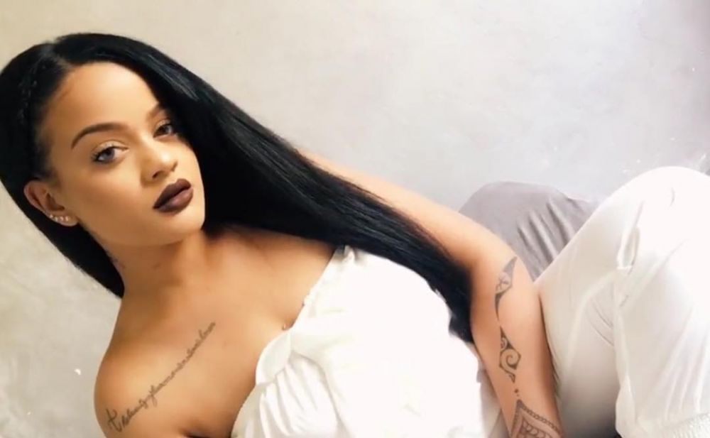 10 Pesona Yna Sertalf, cewek yang disebut kembaran Rihanna