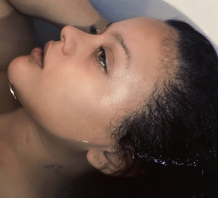 10 Pesona Yna Sertalf, cewek yang disebut kembaran Rihanna