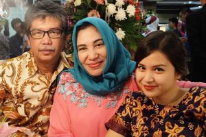 8 Potret kenangan Putri Titian & ayahnya sebelum meninggal dunia
