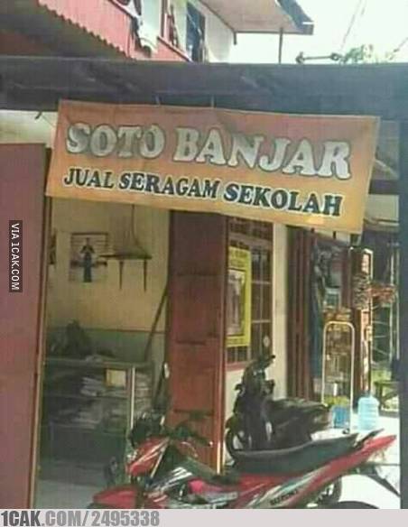 12 Spanduk iklan pedagang ini malah bikin bingung