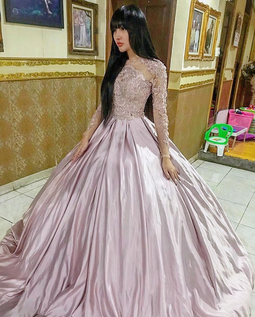 10 Potret Lucinta Luna saat kenakan gaun mewah, bikin heboh