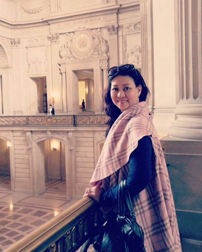 Jarang terekspos, ini 8 foto kebersamaan Wijaya Saputra & ibunya