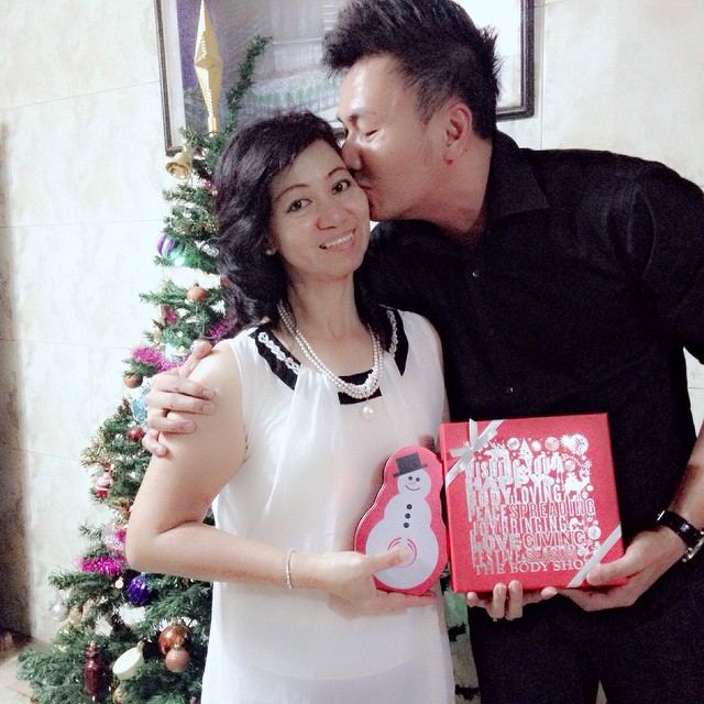 Jarang terekspos, ini 8 foto kebersamaan Wijaya Saputra & ibunya