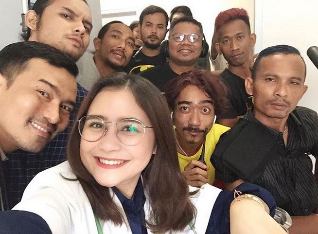 8 Potret Prilly Latuconsina berperan jadi dokter, makin memikat
