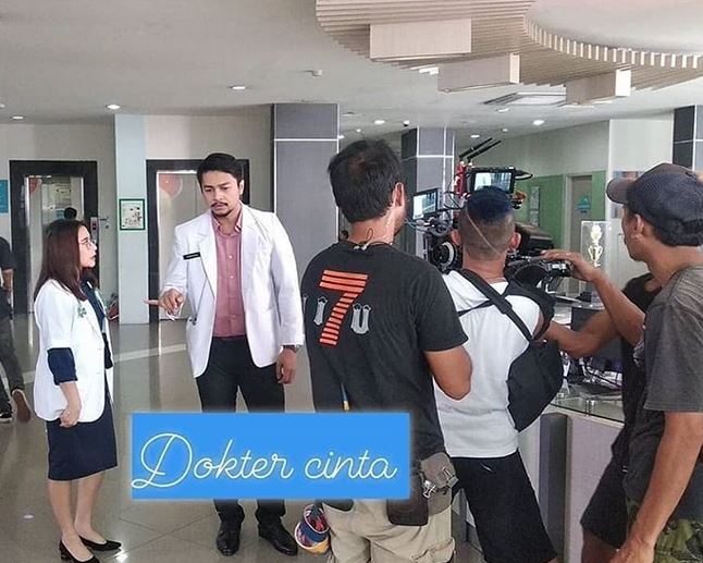 8 Potret Prilly Latuconsina berperan jadi dokter, makin memikat