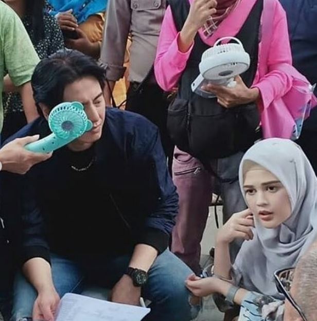 Didoakan menikah, ini 9 kedekatan Roger Danuarta & Cut Meyriska