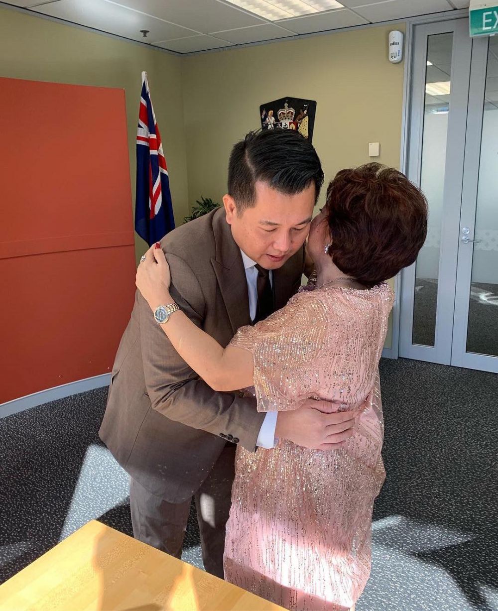 10 Potret pernikahan Femmy Permatasari & suami di Selandia Baru