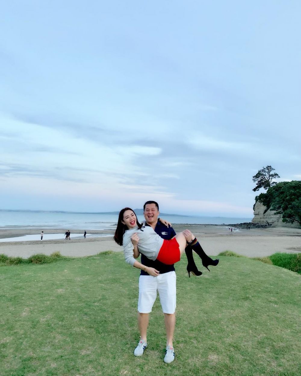 5 Fakta pernikahan Femmy Permatasari & suami di Selandia Baru