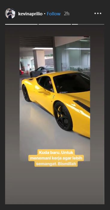 Kevin Aprilio & pacar kompak pamer mobil baru Ferrari, bikin iri