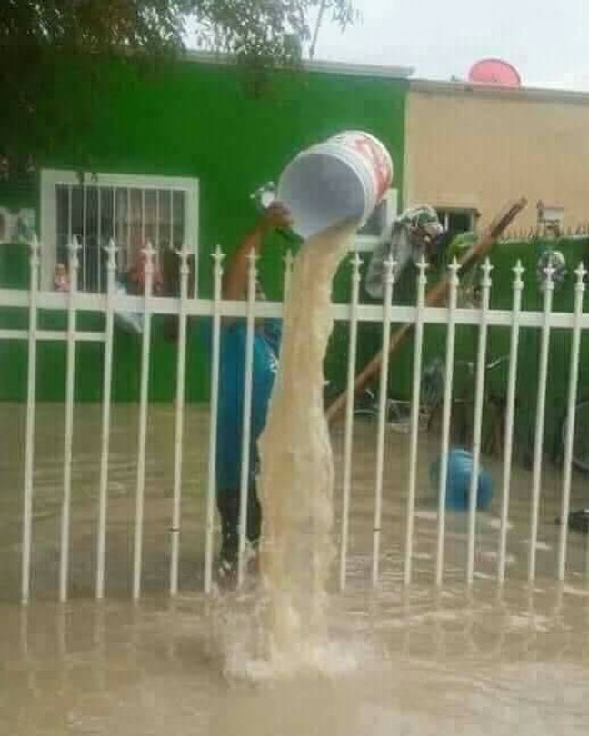 10 Foto lucu aktivitas orang yang sia-sia ini bikin gagal paham