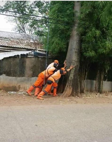 10 Foto lucu aktivitas orang yang sia-sia ini bikin gagal paham